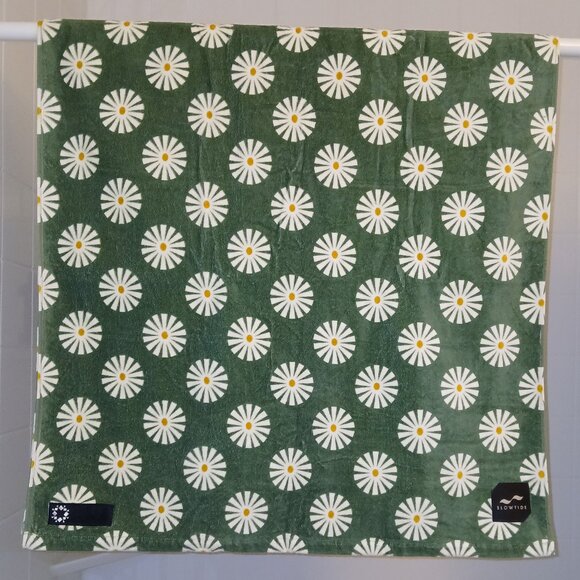 Slowtide Green Sun Dazed Beach Towel (NWT) - Picture 2 of 9
